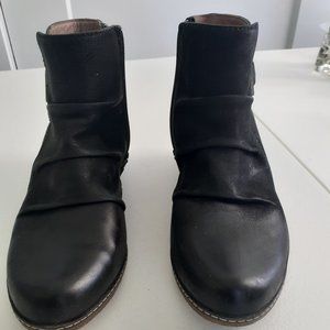 *EUC* DANSKO Ankle Boots size 38 Black